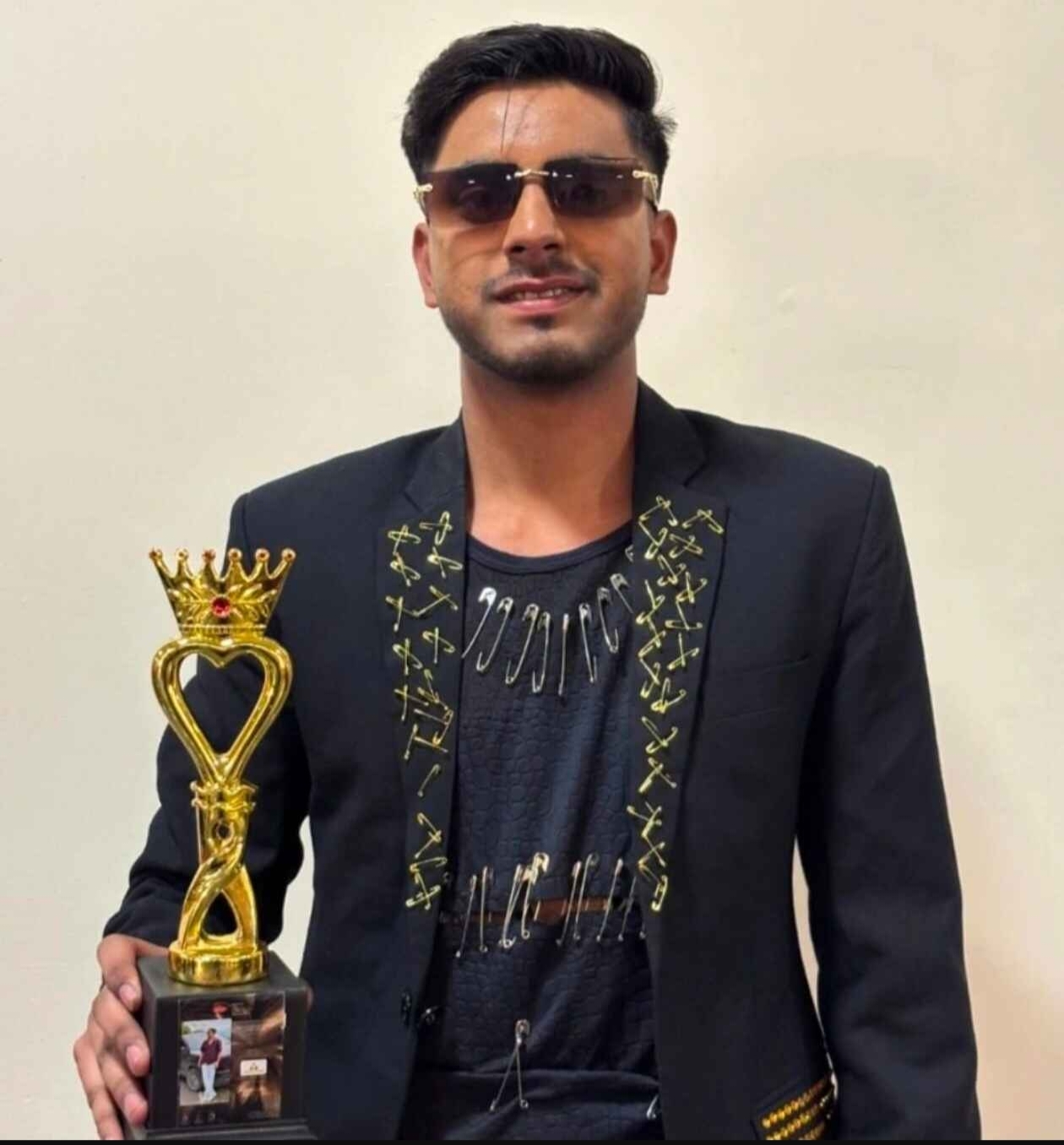 रामनगर के अमन सैफी ने दिल्ली फैशन रनवे वीक में जीता “बेस्ट वॉक अवार्ड”