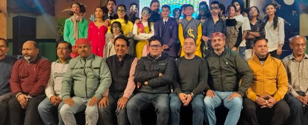 शाइनिंग स्टार पब्लिक स्कूल ने किया द लोस्ट वर्ल्ड नाटक का मंचन